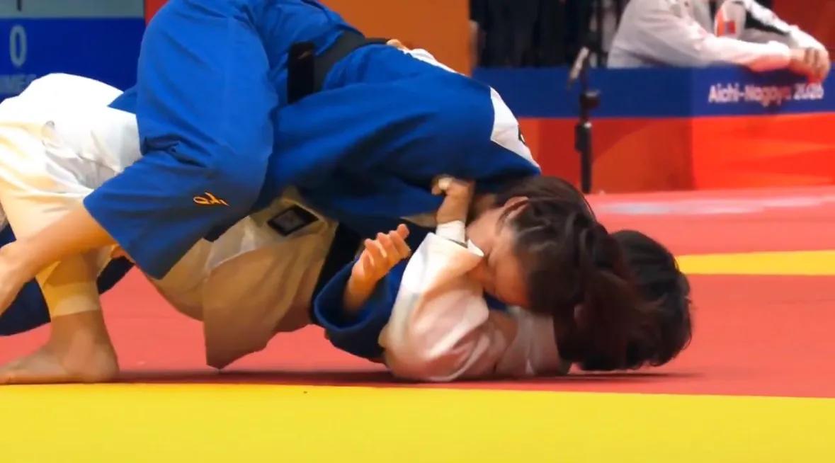 10月1日，2026名古屋亚运柔道女子70公斤级四分之一决赛，中国选手唐婧误咬了