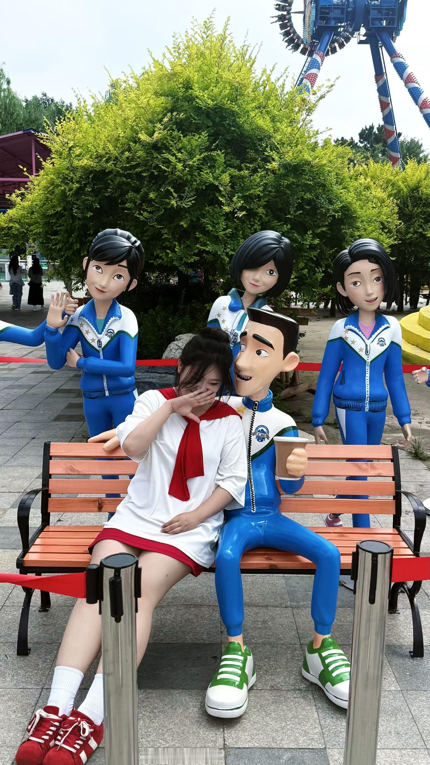 以前年轻没钱，但是很快乐，现在就厉害了，不但没钱，还把快乐弄丢了，更可恨的是，青