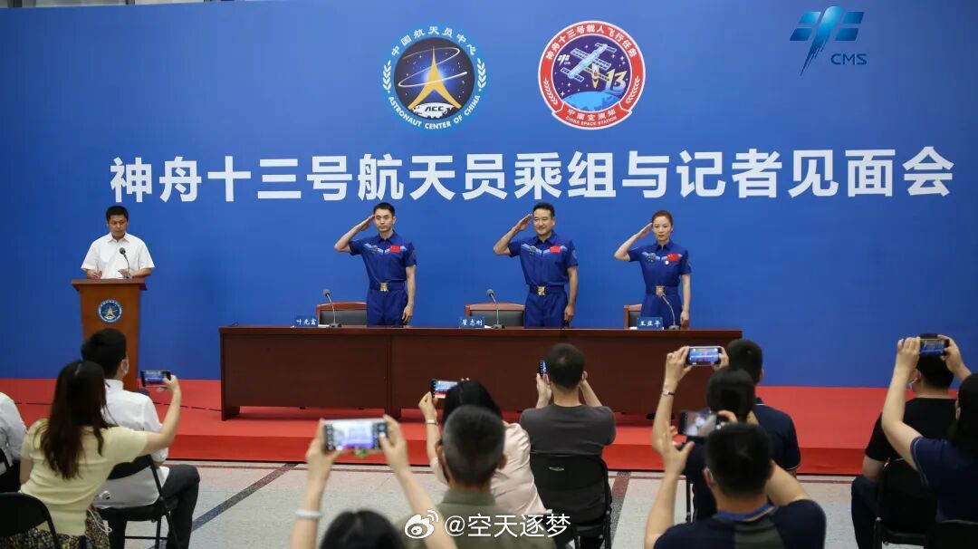 【早安丨航天历史上的今天 】2022 年 6 月 28 日，神舟十三号航天员乘组