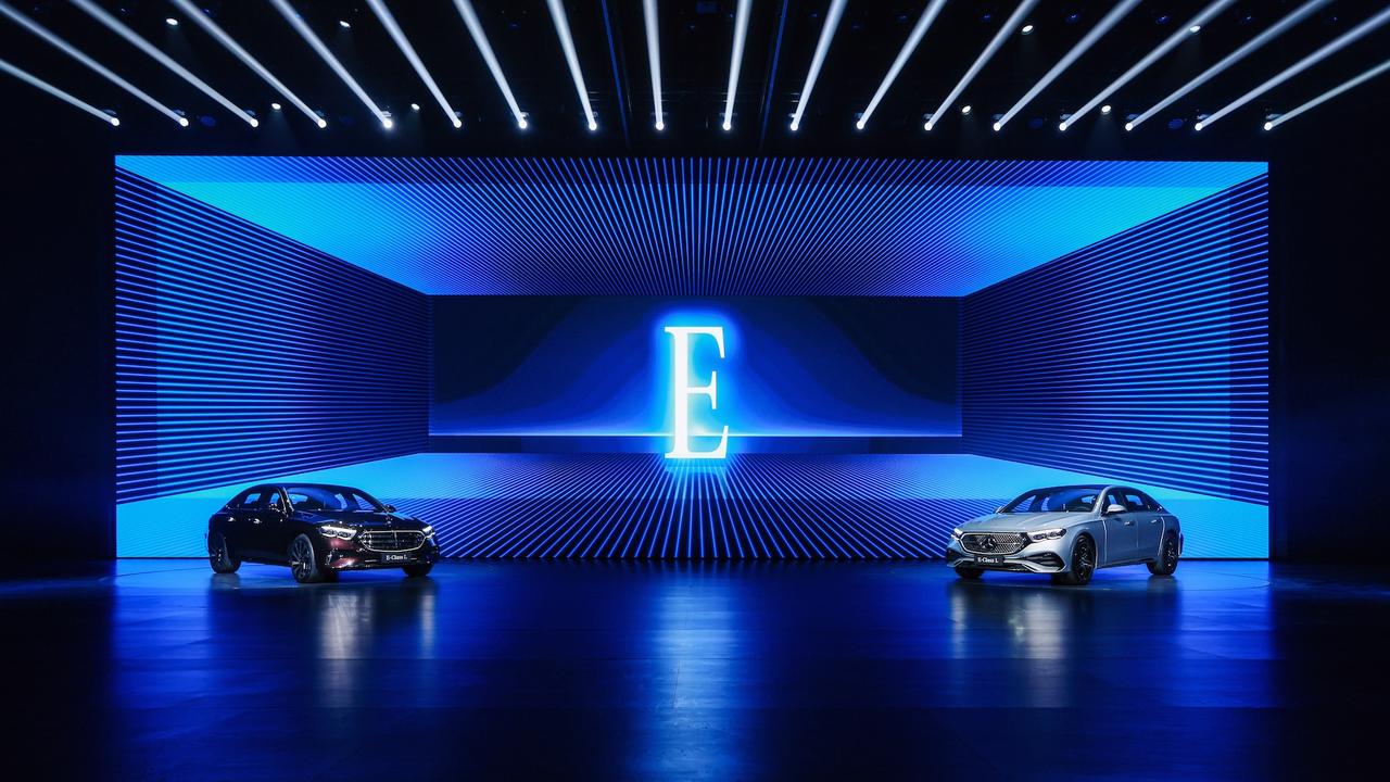 昨晚，全新梅赛德斯-奔驰长轴距E级车在中国市场上市，新车率先上市6款车型，售价4