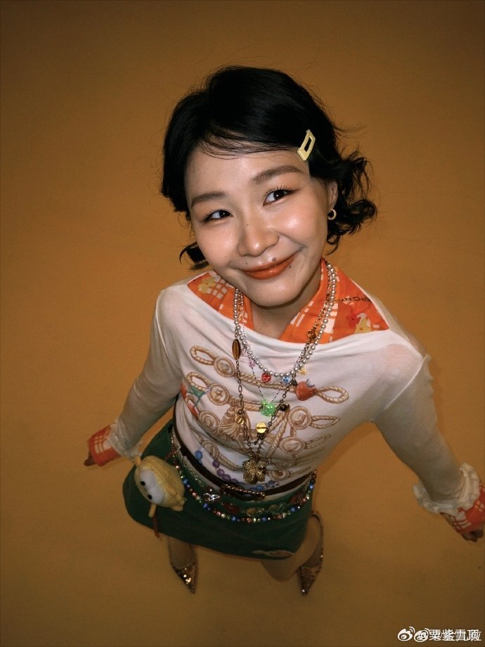 来看娱乐金靖多巴胺少女穿搭金靖好浓的少女感完全看不出年龄感，永远像小太阳一样鲜活