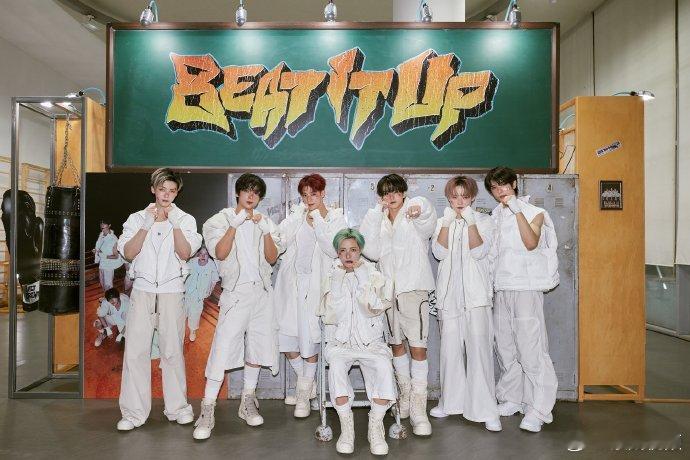 追星天花板不过如此，NCTDREAM现场近到能看清成员的每一个表情，七张帅脸轮番