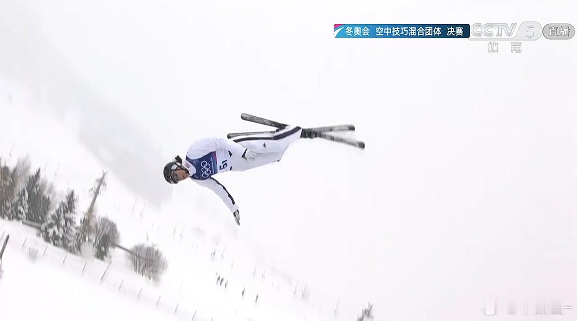 我朝真的 除了跳水 孩子们别再练打分项目了 太不公平了！！！美国队的空中姿态 屈