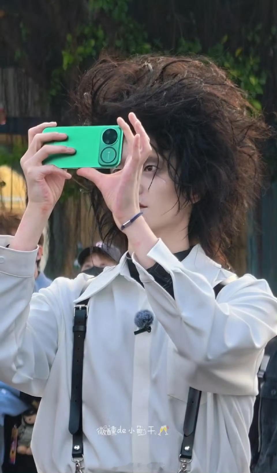 📢📢📢📢魏大勋粉丝因不满《周五晚高疯》cos剪刀手爱德华造型进行维权！y