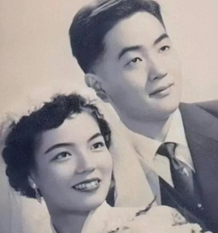 琼瑶才不是软柿子！
 
再次肯定琼瑶的价值，甚至说出皇冠不能离开琼瑶，而琼瑶离开