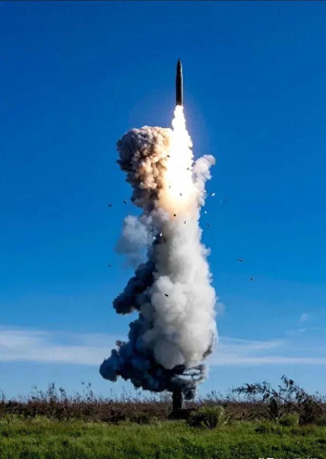 美俄没干成的事，中国成了！
亮战略底牌打出洲际弹，却不是东风41
就在前几天，咱