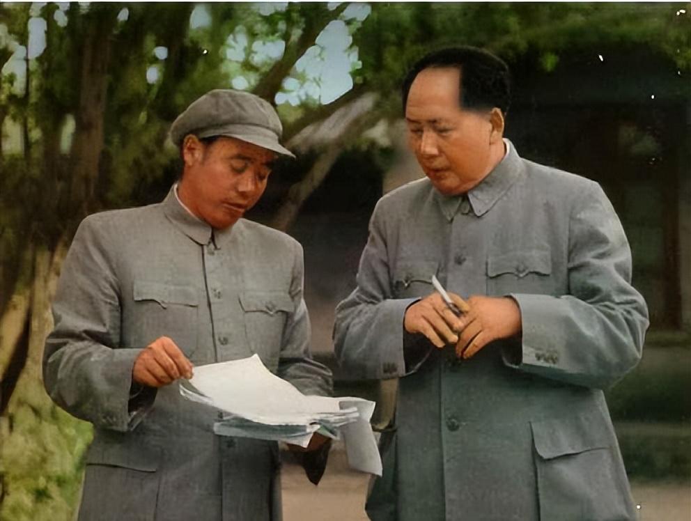 1976年9月9日零时10分，伟大领袖毛主席在北京与世长辞，享年83岁。

她在