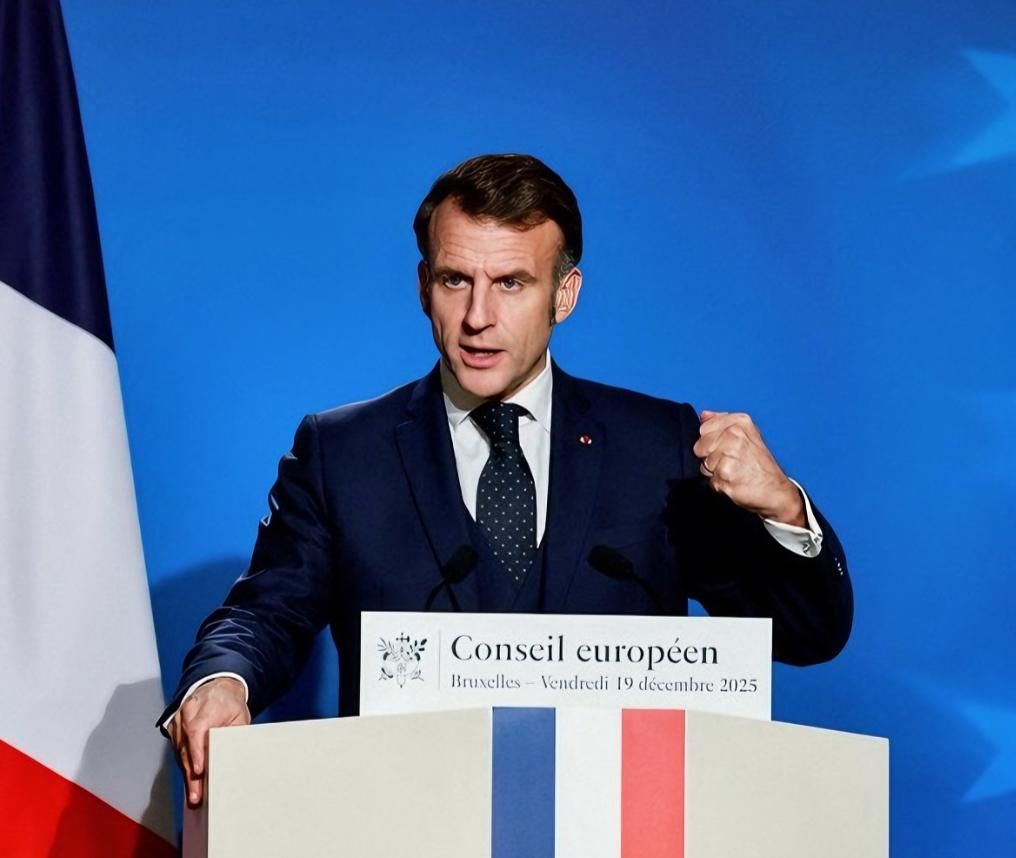 一觉醒来，马克龙又变了。

当地时间 2 月 10 日，法国总统马克龙不仅呼吁欧