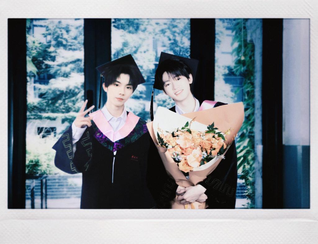 🎓🎉💐 