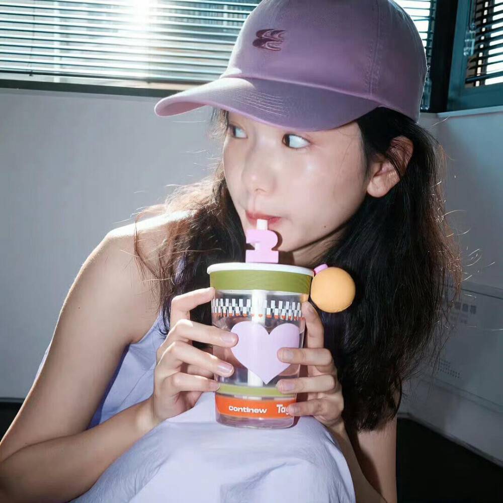 “人生建议：适当服软 合理装傻 永远清醒”