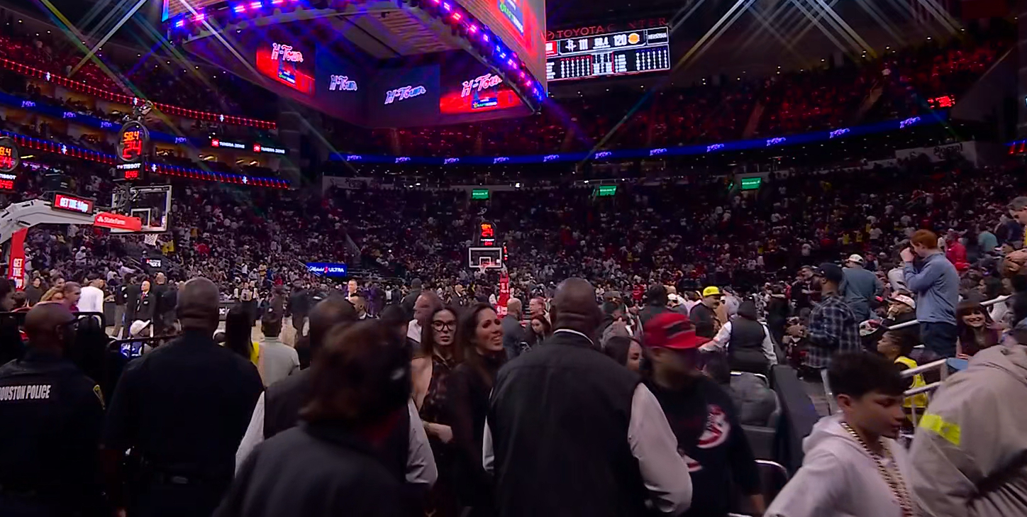 77把火箭球迷打退场了。MAN！！湖人