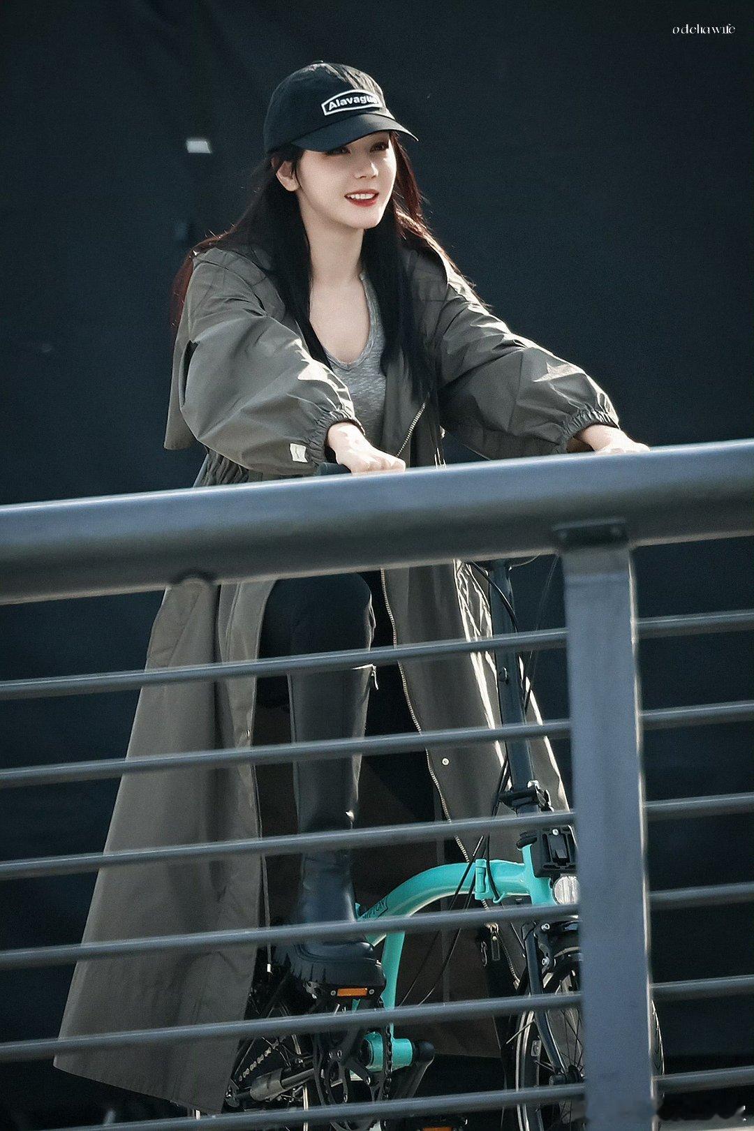 迪丽热巴青春校园女主即视感，梦回关小迪骑自行车那段了[污]麻辣变形计谁看过[打c