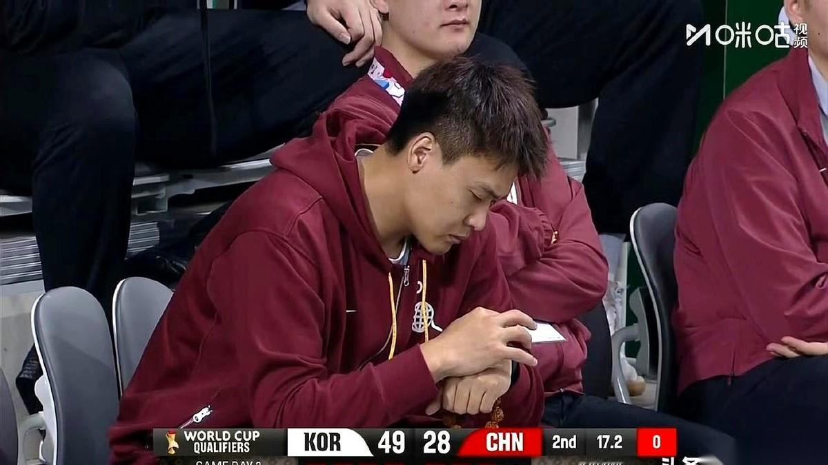 输32分。
韩国导播，真行啊，镜头追着赵睿的脸拍。
杀人，还要诛心。
就差把“你