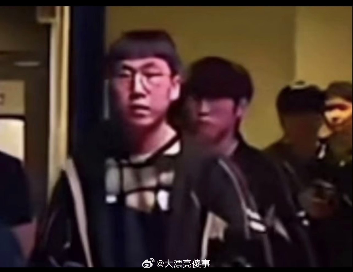 GEN对战G2我滴乖乖，G2三比零GEN什么概念？相当于国足在世界杯一脚踢死了巴