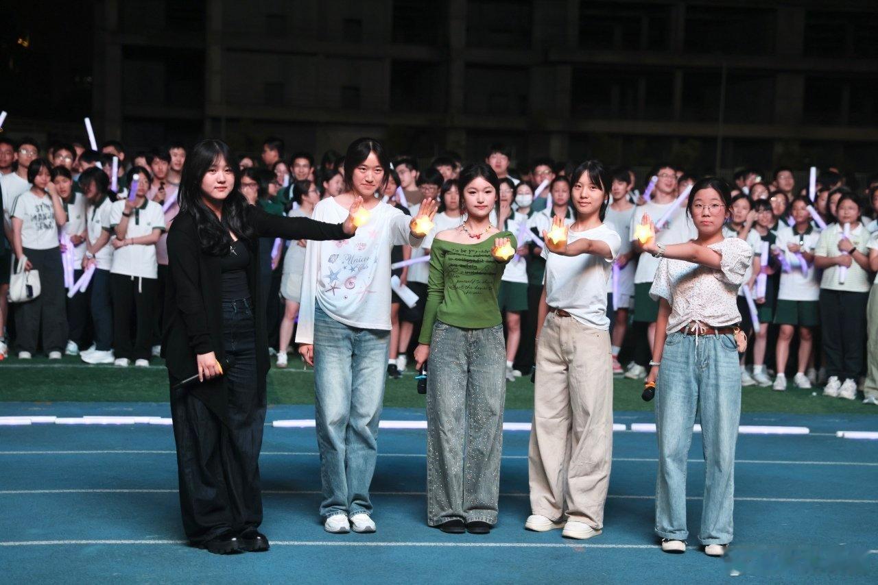 宁波江北一曲合唱满载祝福为高三学子加油 又是一年高考季，愿各位学子考出好成绩，金