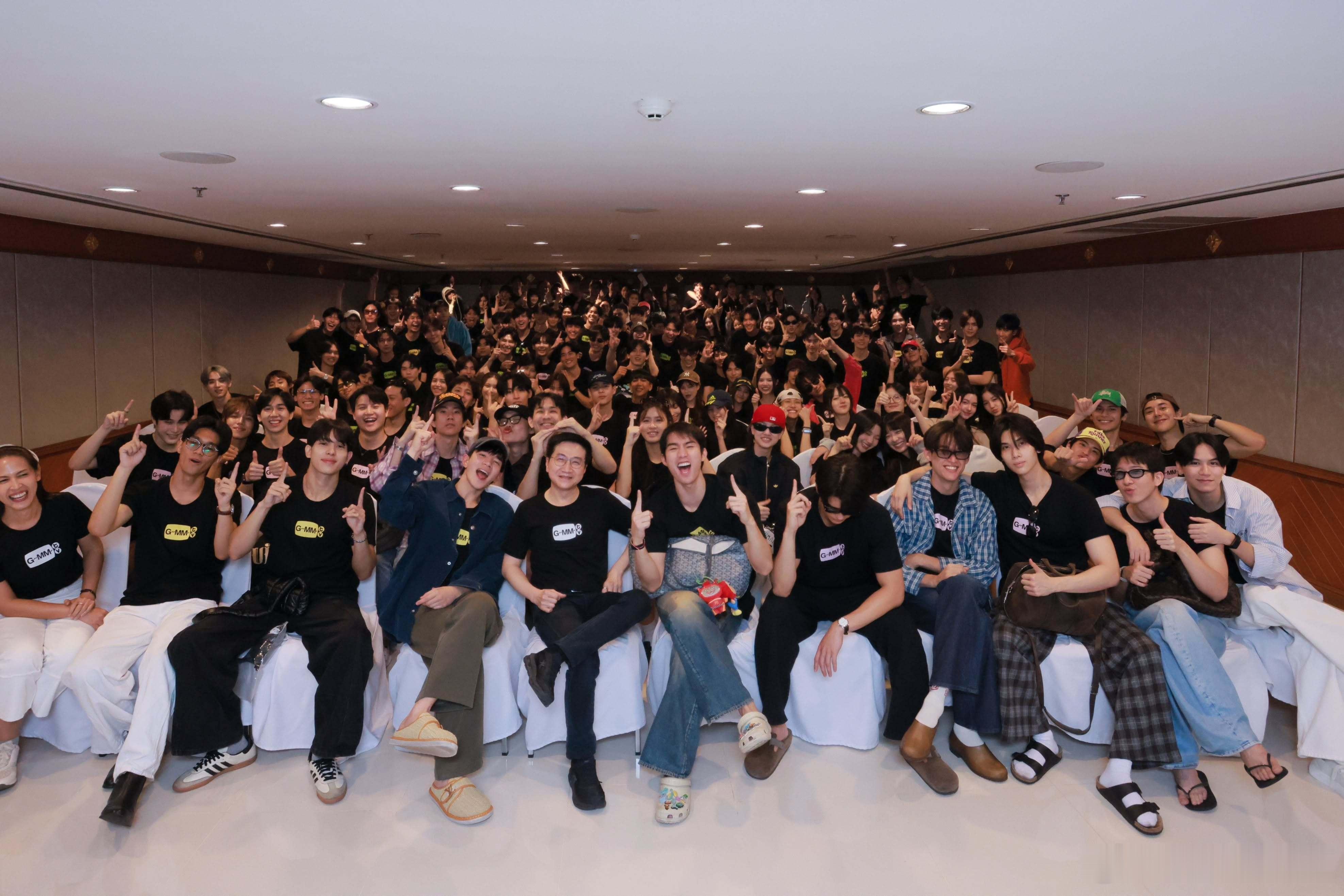 Gmmtv Outing 2026🏝️台长和🐔家艺人们的合影📷 