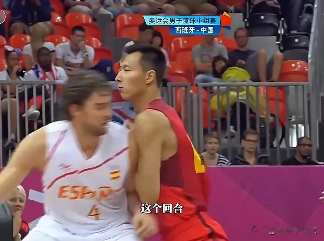 “只要加入一个巅峰易建联，现在的中国男篮可以打爆亚洲任何一个国家队”，这是一个网