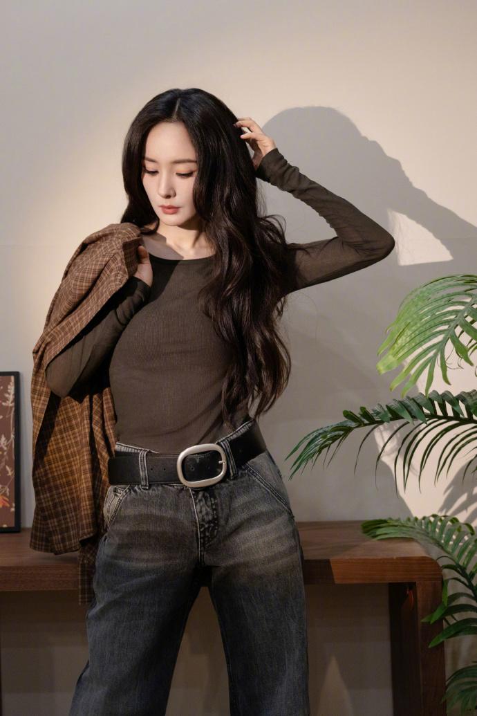 不保真的明星瓜速报，大家随便吃一吃。
1.王一博今年都不会进组了，我之前也说过他