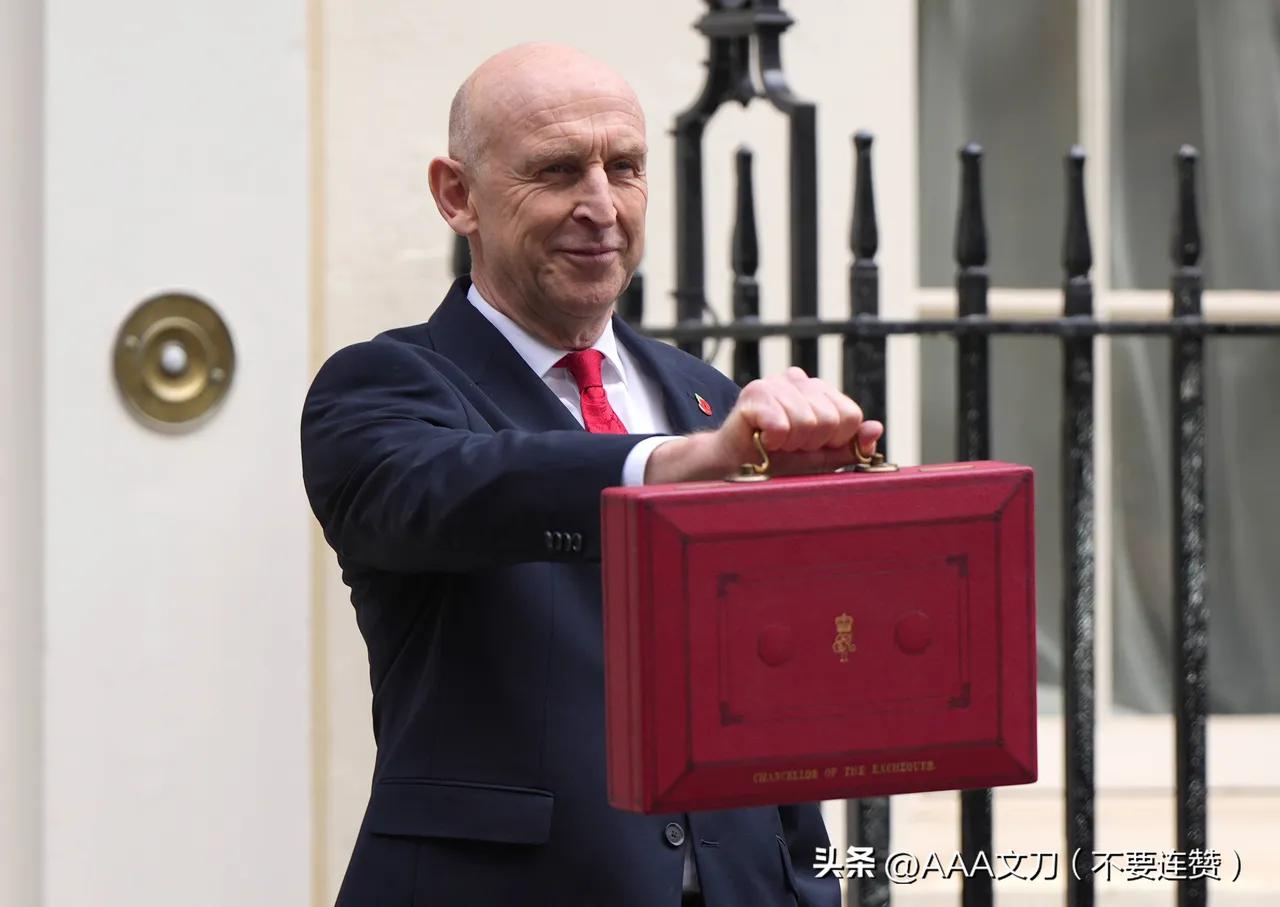 援助乌克兰100亿和发给每户100英镑同样彰显英国的伟大

国内外多家媒体报道，
