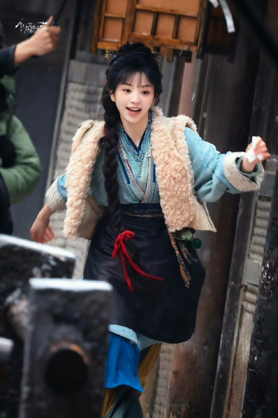 张凌赫田曦薇领衔主演的《逐玉》今天要开播啦，开播海报好飒