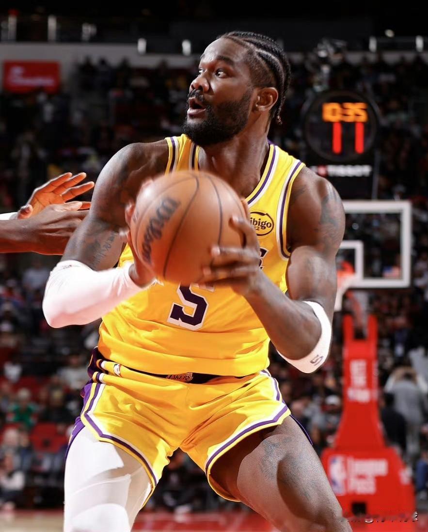 艾顿关键时刻证明了自己！

今天湖人客场对阵火箭的最后1分20秒，双方打得十分胶