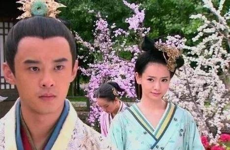 公元前98年，55岁的馆陶公主跟18岁的董偃好上了。临死前，她对汉武帝说，“我死