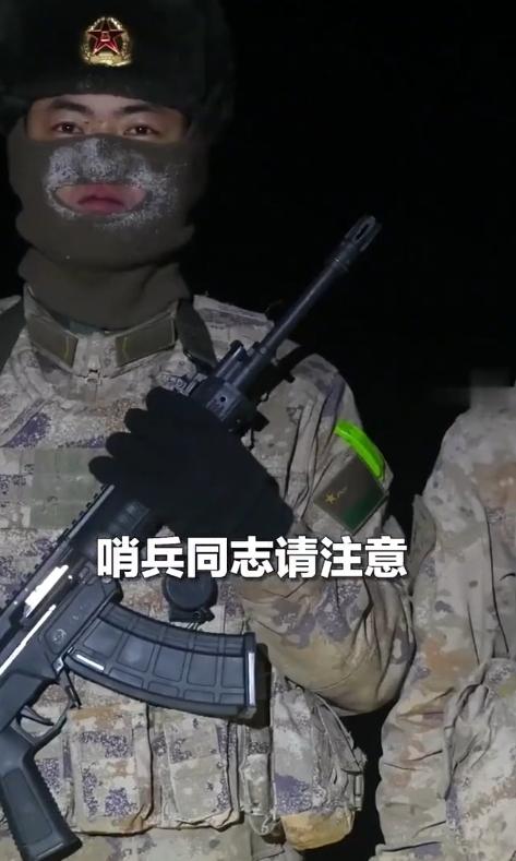 热血！除夕夜的边防哨卡，寒风跟刀子似的刮。邵兵哈出的白气刚飘起来就冻成了冰碴子，