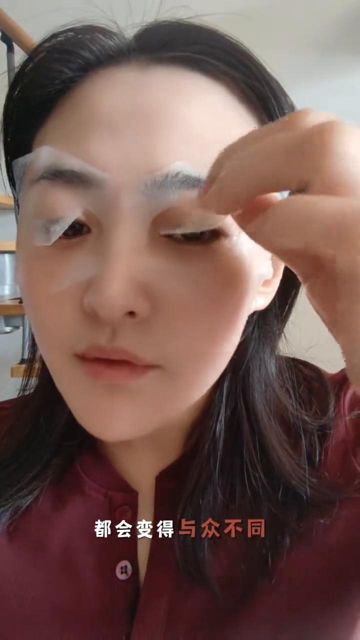 这款悦蕾冻龄抗皱多效眼膜，人称悦蕾眼膜。一贴就能让眼周肌肤恢复紧致弹性，堪称眼纹