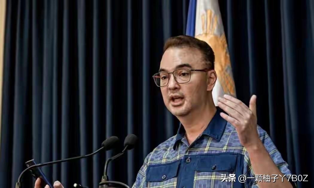菲律宾参议院少数党领袖卡耶塔诺近期表态，副总统的弹劾案子可以先放一放。在他看来，