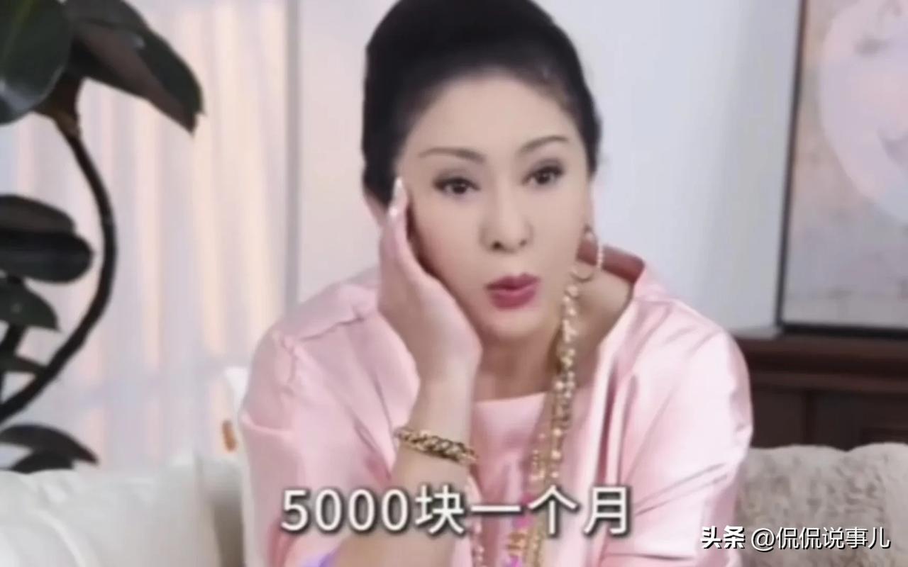 向华强追爱向太时，还没有离婚。原配提的要求很简单，每月给她们母女5000元的生活
