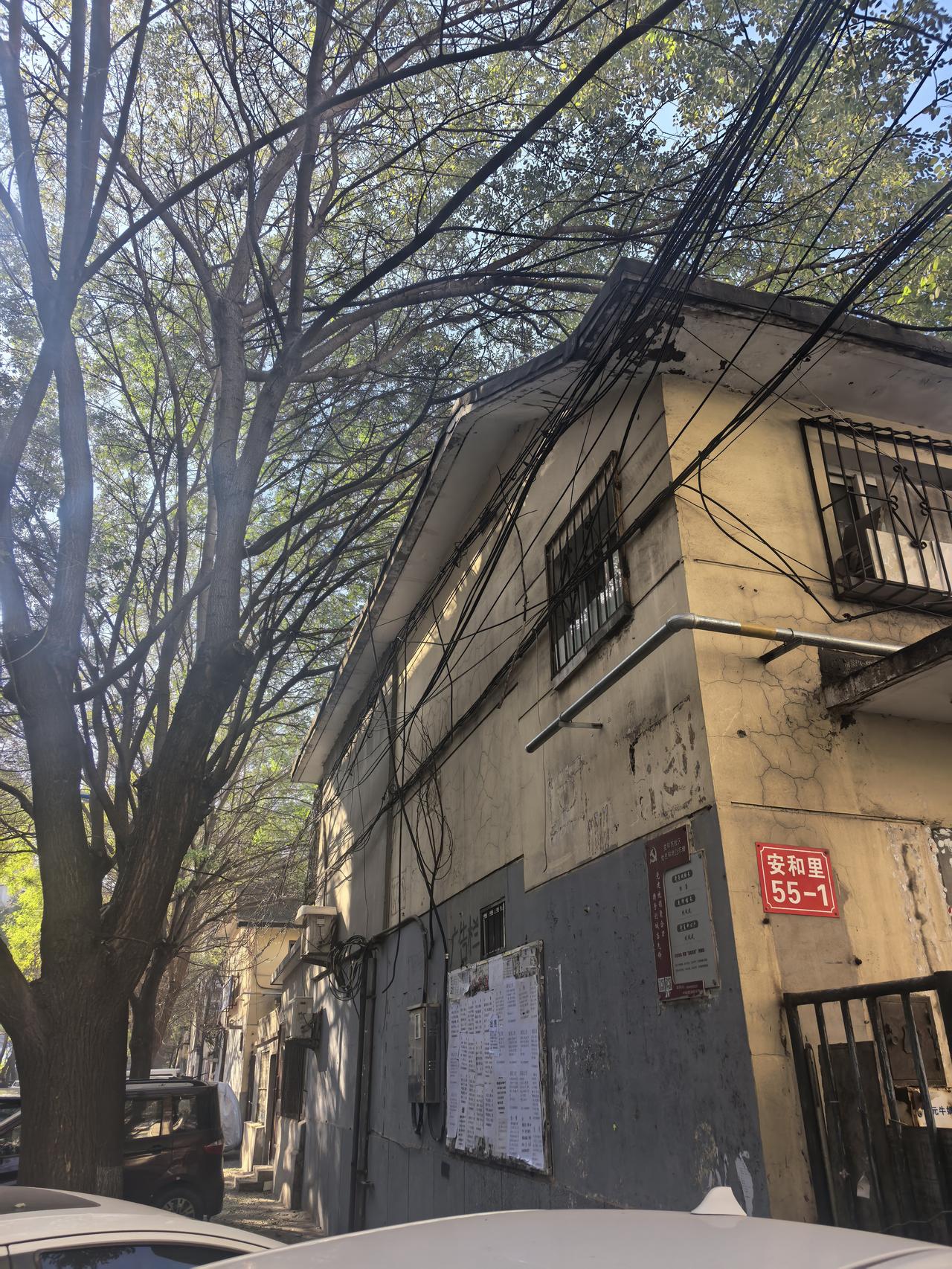 锦州的老旧小区改造，是一件利民的大好事，看到粉刷一新的老楼旧楼，心里有股莫名的感