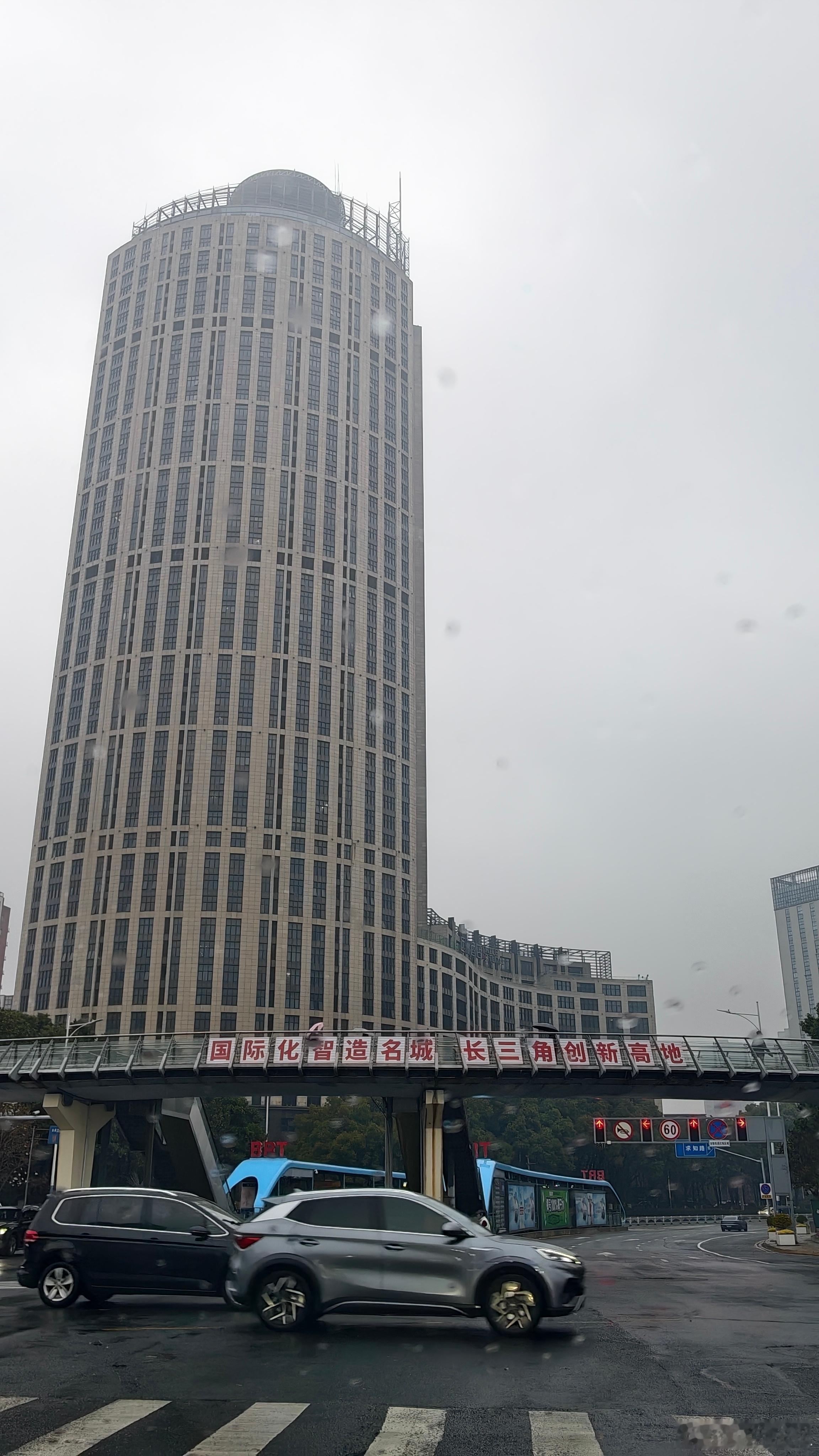 天气没好几天，又是雨雨雨雨，唉 