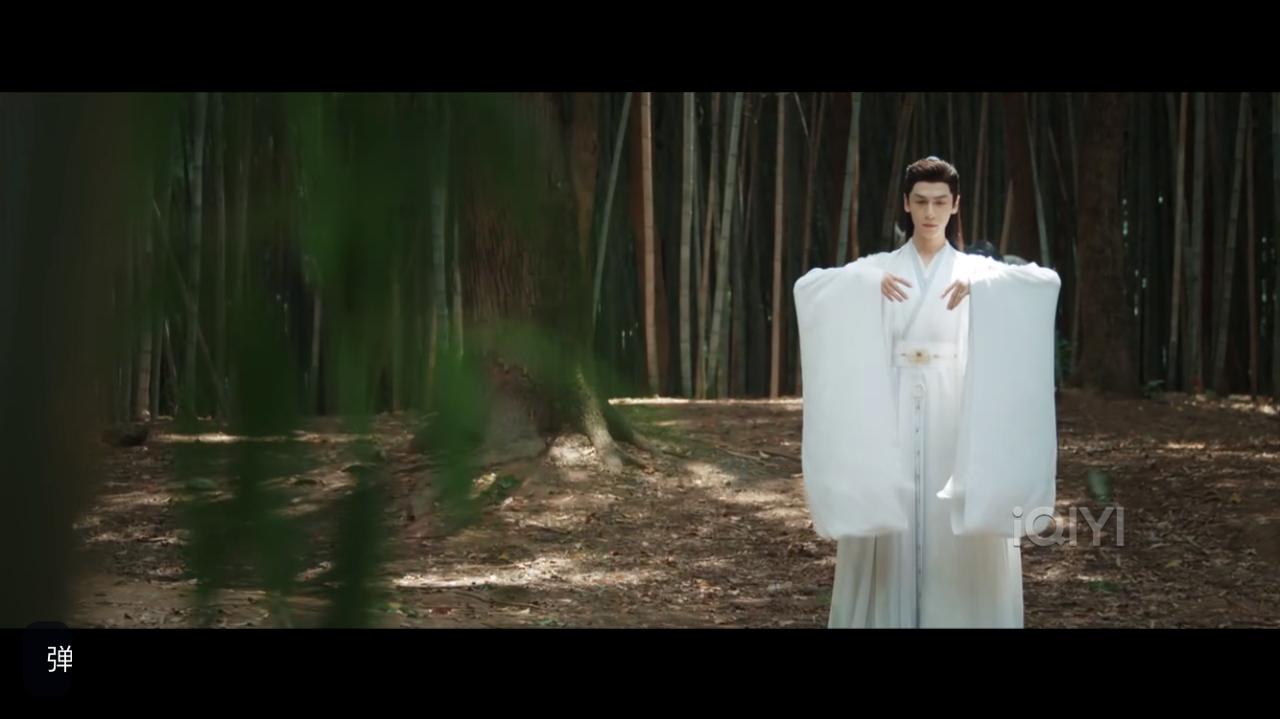 魅影神捕那个我在想蒙锐的那个师傅是不是也是离罗人，岁寒剑也是离罗武器之一，因为一