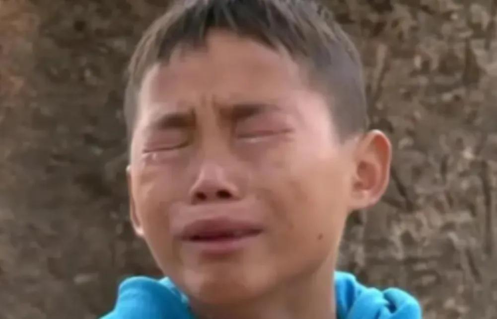 [月亮]令人泪目！云南，13岁的农村男孩盘江龙成为“小爸爸”，艰难地养活5个孩子