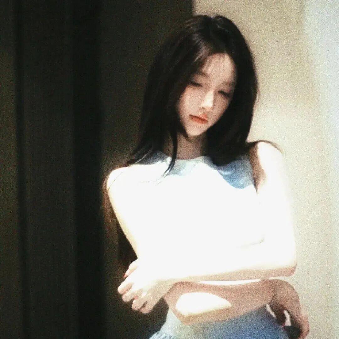 𝑾𝒆𝑪𝒉𝒂𝒕 | 老己 该换新头像啦 