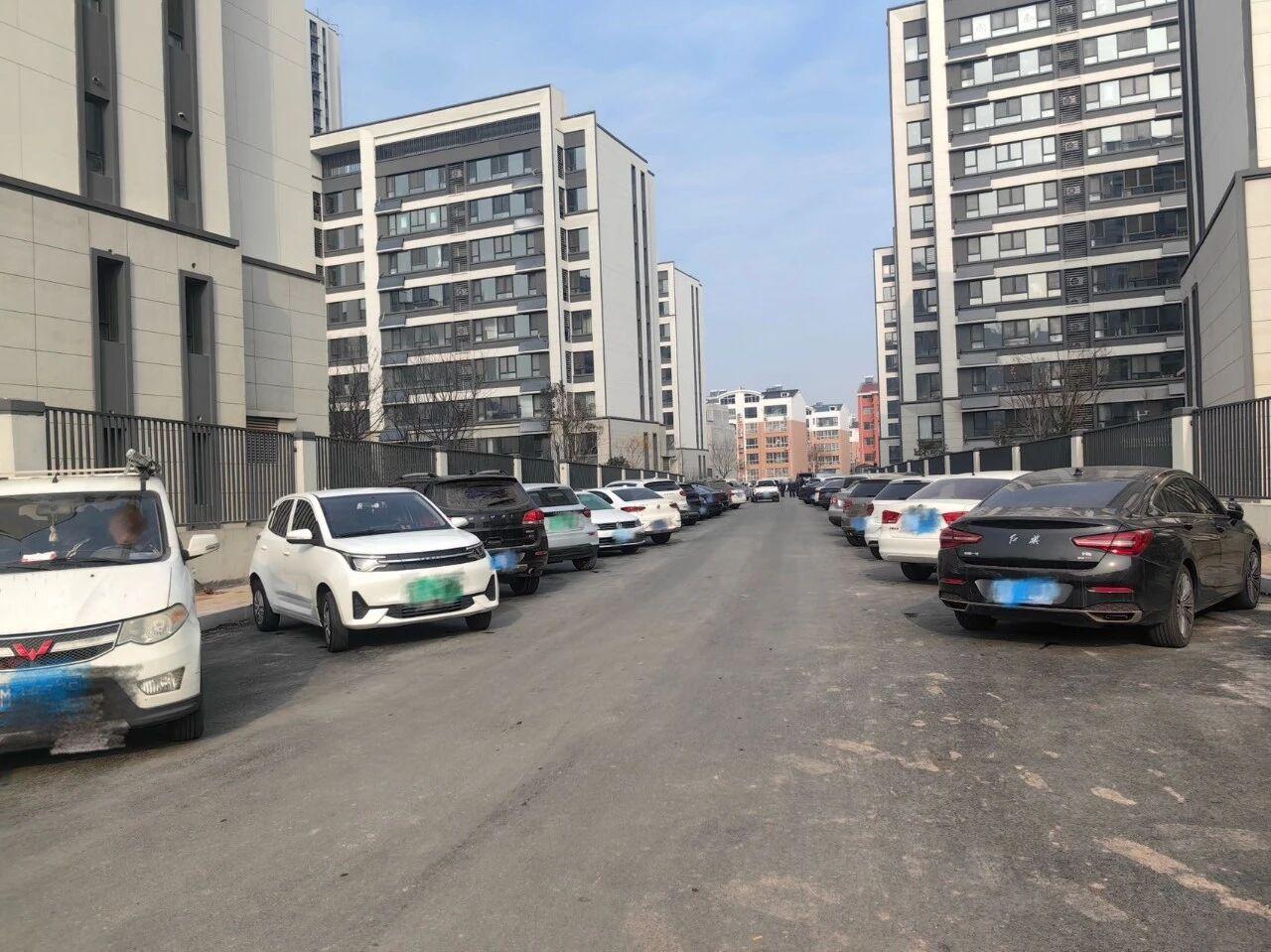 堵了，滨州一小区被曝光

近日，山东滨州一市民反映：位于滨城区黄河九路渤海九路的