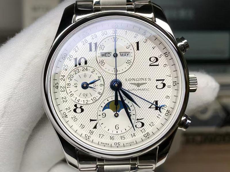 成都这次出名了！近日，记者暗访后爆料，一位穿潮牌外套、工装裤、老爹鞋的年轻小伙经