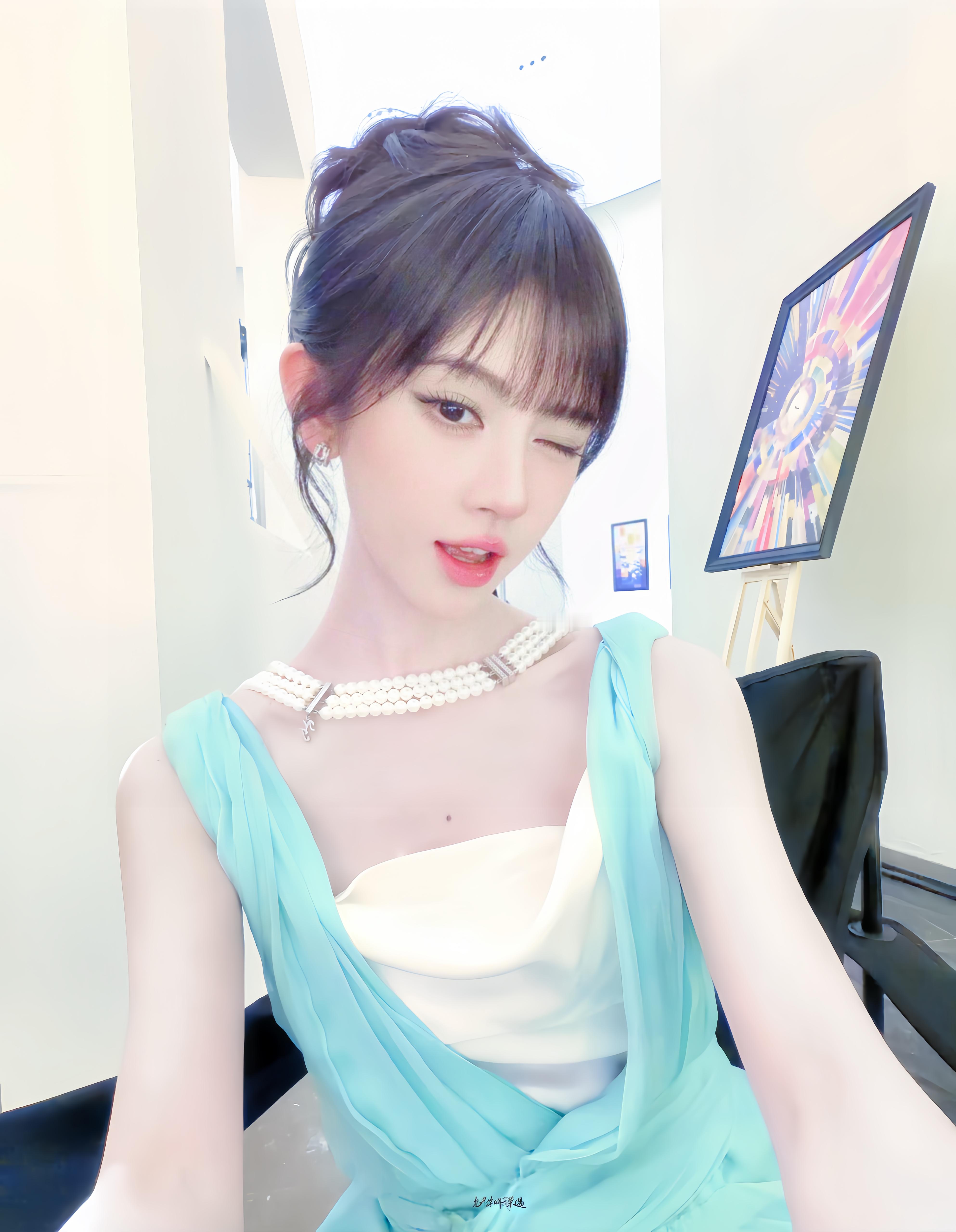 wink😉鞠婧祎 ​  ​​​