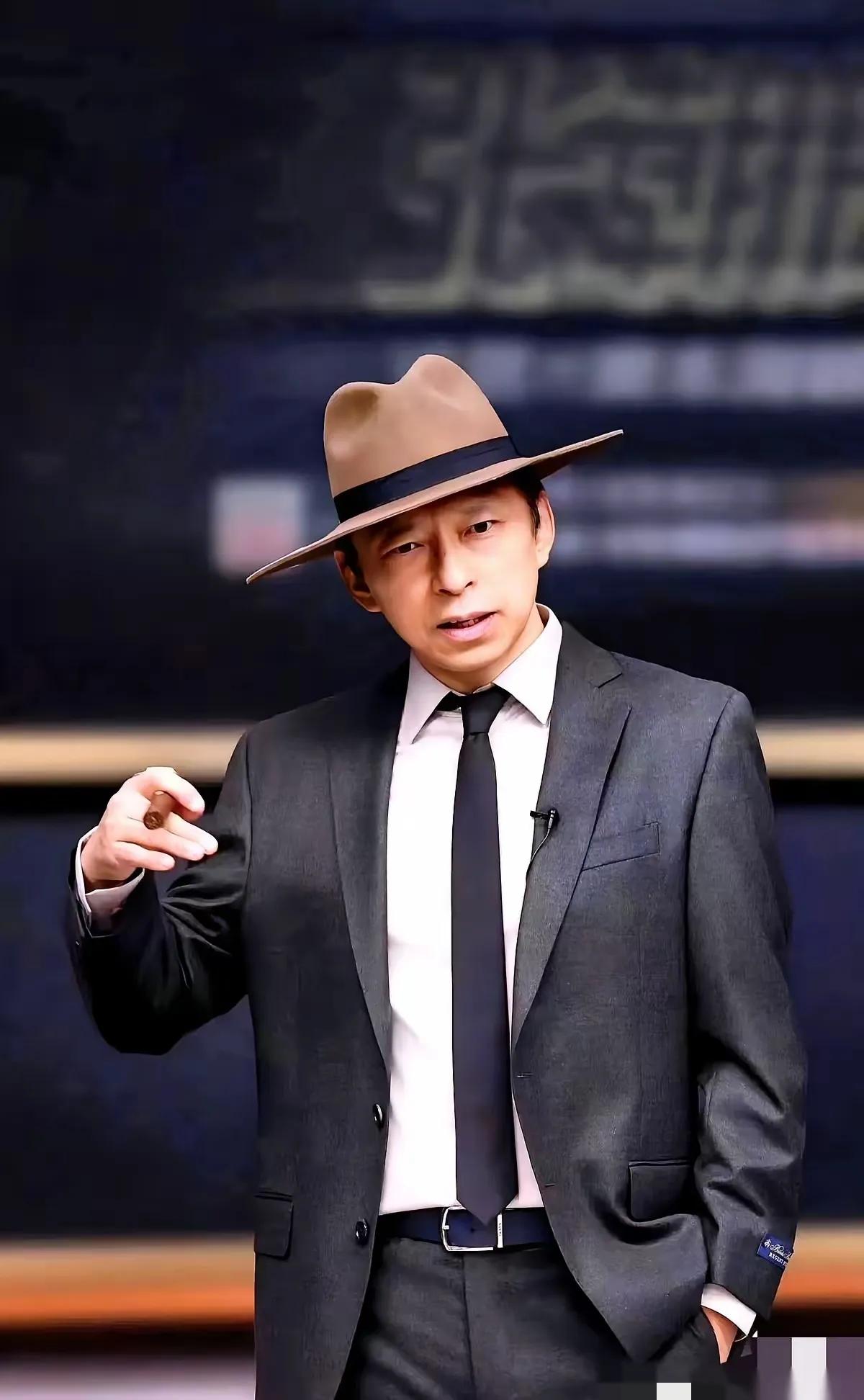 我今天彻底被张朝阳的创业故事“震”到了！别人创业得省吃俭用攒启动资金，他倒好，朋