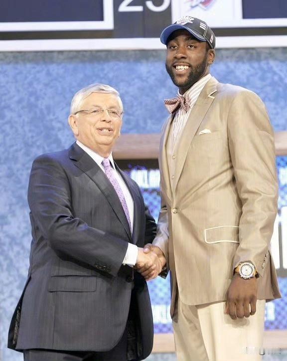 NBA选秀大会三号签！
雷霆选中少年哈登在首轮第3顺位被俄克拉荷马城雷霆选中！