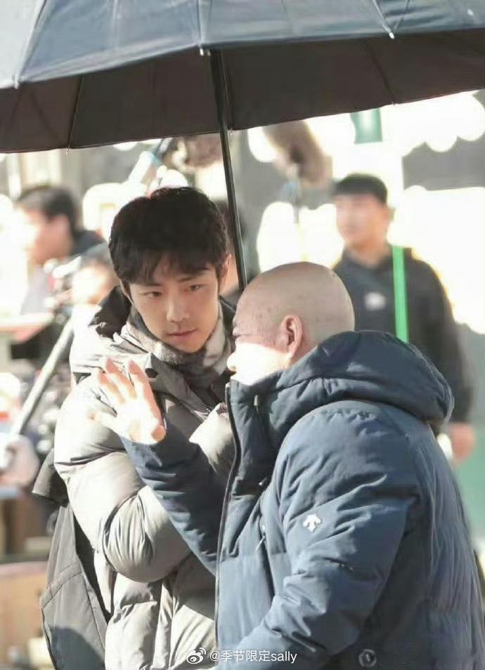 肖战最新路透！卷毛男大啊完全，演什么像什么