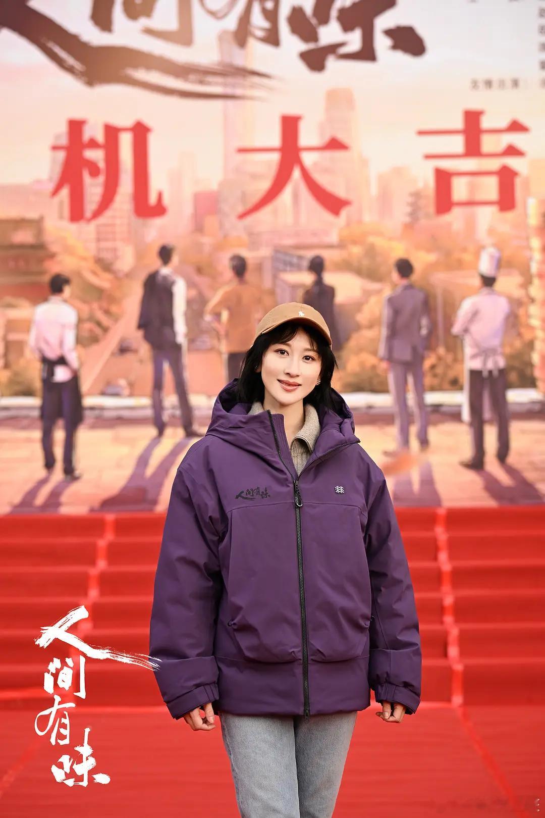 透过北京百年饭庄万唐居的灶台烟火，映照中国近代三十年的激荡沉浮。20世纪90 年