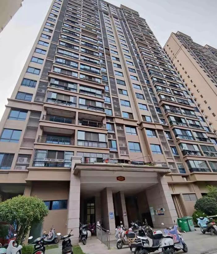 天津租客父亲出租屋坠亡，房屋成“凶宅”，房东索赔50万终审判赔10万
 
天津一