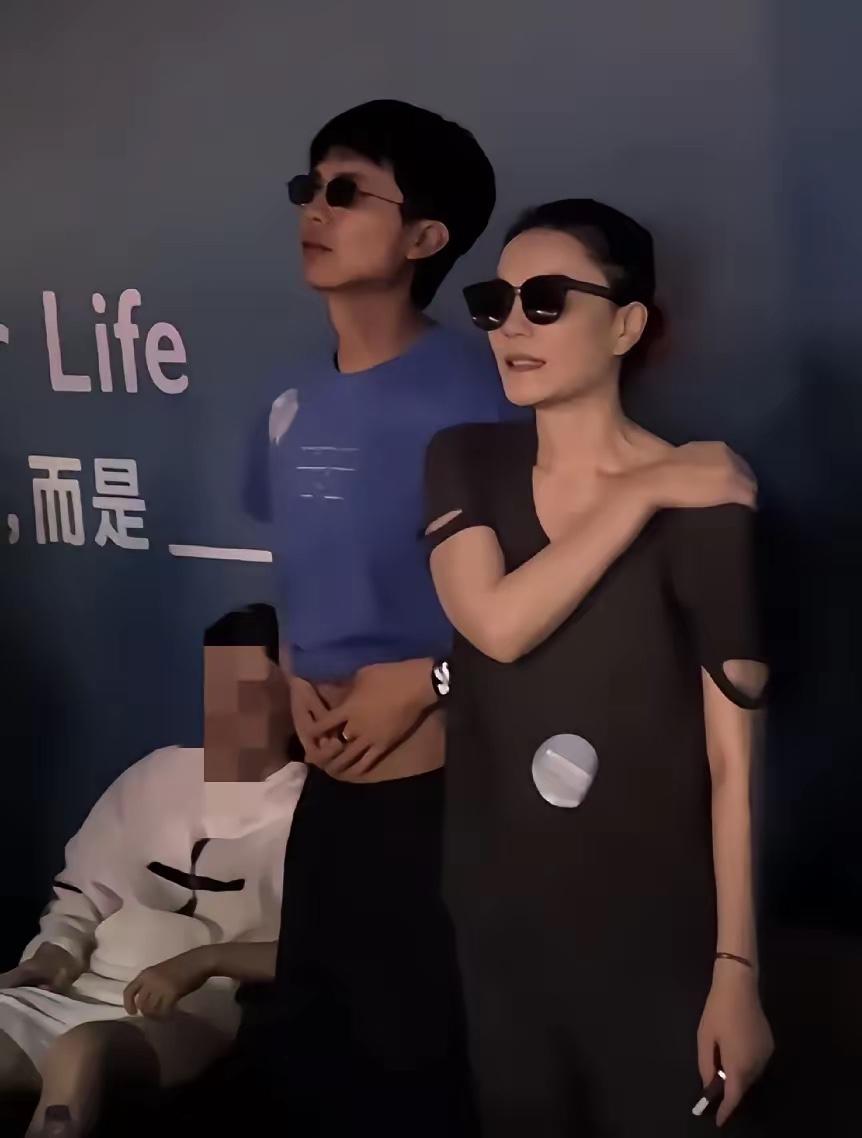 我妹是王菲的忠实粉丝，她突然跟我说：以后不要喜欢王菲了。问她原因，她一句话把我说