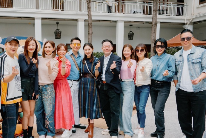 袁伟豪小儿子百日宴  袁伟豪小儿子百日宴，亲朋好友欢聚一堂庆祝。 