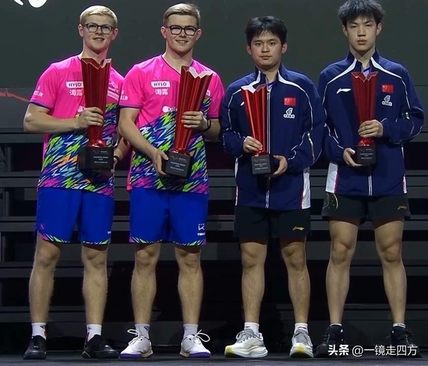 WTT新加坡大满贯赛男双决赛，一身粉衣的勒布伦兄弟以11-6、11-6、11-7