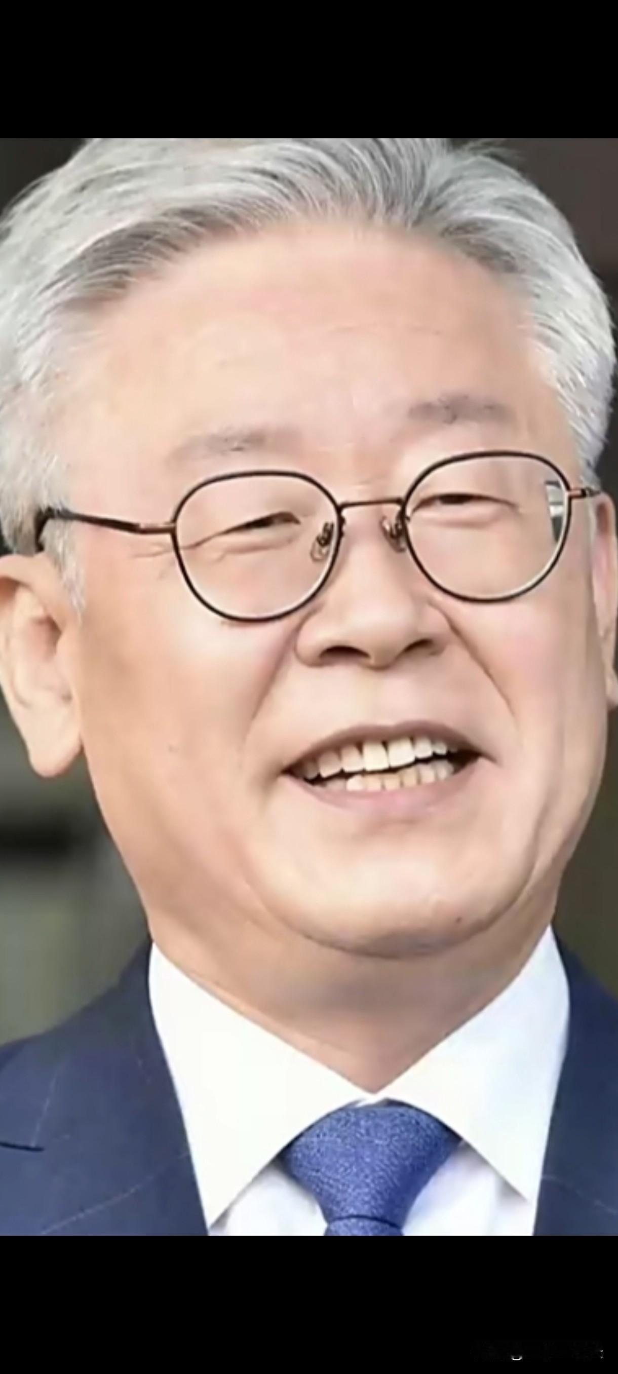 《韩国总统李在明在夹缝中
      求生存，太难了。》
    [微风][微风