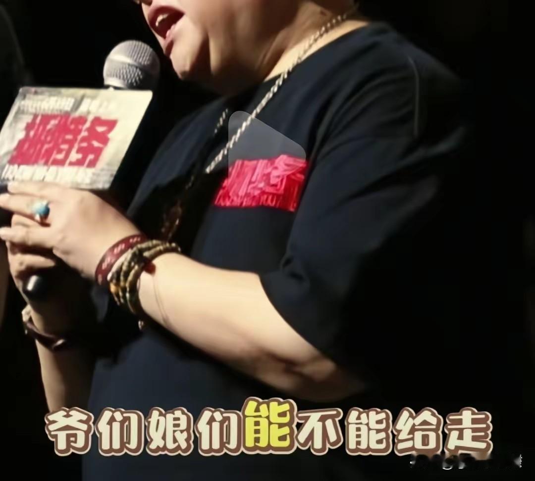 我最喜欢的韩红怎么这样了？看到她唱歌，看到她做慈善，看到她为灾区人民捐款，看到她