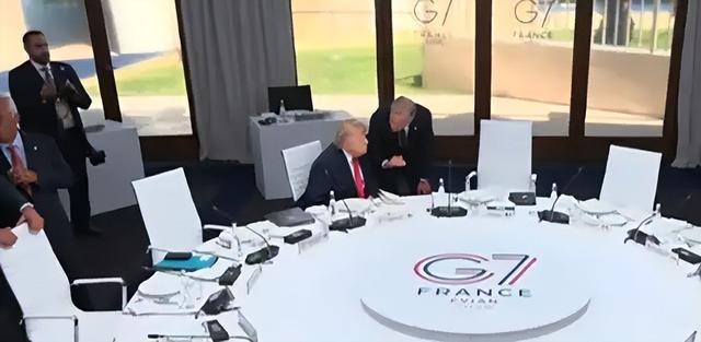 又是忘记关麦了，加拿大总理在g7会议跟特朗普汇报，对中国的围堵你还满意吧！一段私