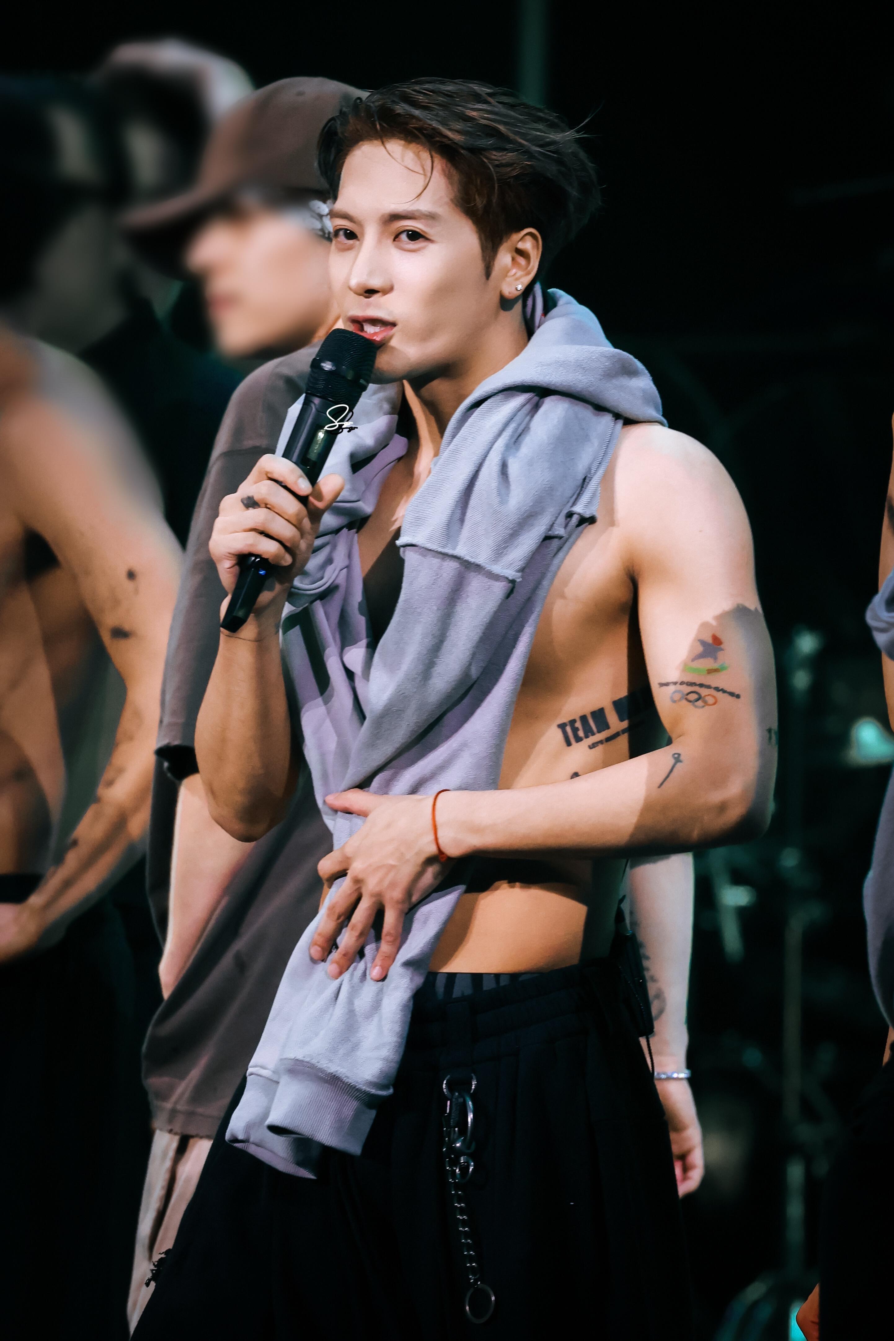 这个嘉尔又开始闷声干大事儿了，12月预告明年的约定，事业粉狂喜 